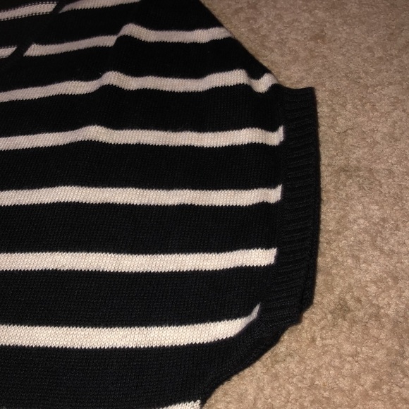 Knitted dress with short sleeves - Picture 4 of 4